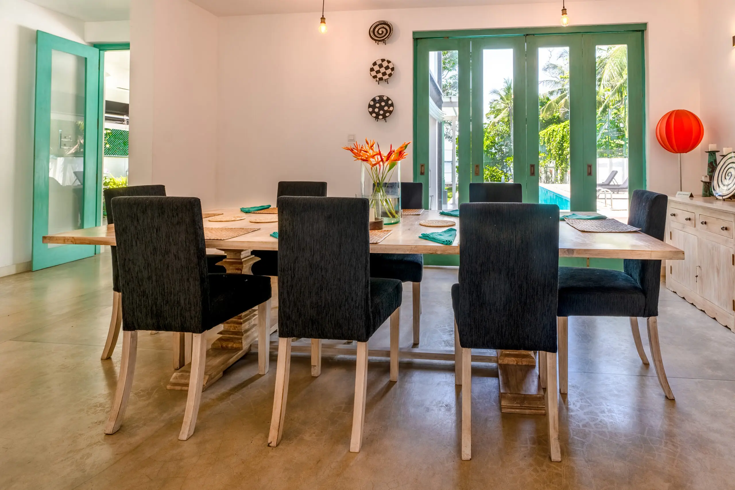 Dining1